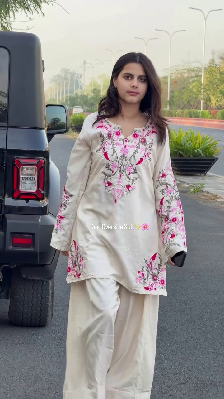 Women's Off-White Floral Embroidered Oversized Kurta Set